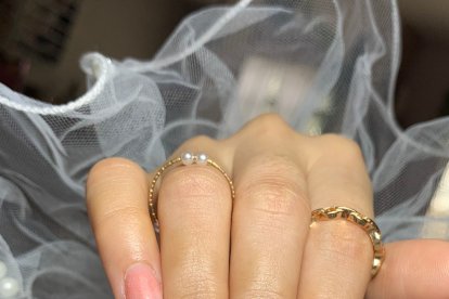 Amas de casa y doctoras.
Les viene bien la almendrada, que es la última en tendencia, pues estiliza los dedos de las manos. Se trata de un acabado delicado y discreto.