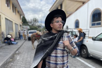 Jean Carlos llegó desde Lago Agrio para disfrutar el desfile.