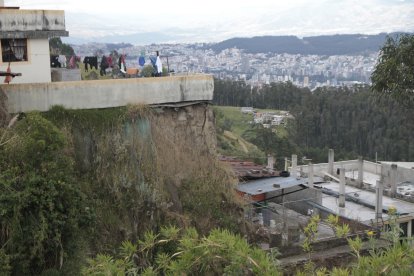 Algunos moradores tienen el peligro más cerca de sus casas.