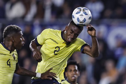 Félix Torres sacó provecho de su estatura (1,87 metros) y se convirtió en el defensor que más balones despejó en las jugadas aéreas.