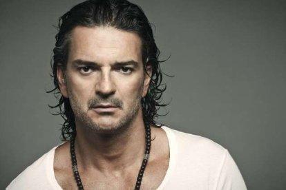 El cantante Ricardo Arjona se encuentra en su gira Blanco y negro.