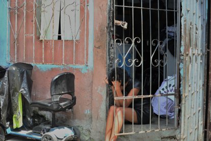 El día de la matanza, el niño le brindó una colita a su hermana seis años mayor a él. Se la dio y volvió a salir.