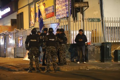 El candidato presidencial, como parte de su campaña, tuvo un encuentro en el coliseo de un colegio en el norte capitalino.