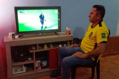 Daniel Calle desde Santiago del Estero, Argentina viendo el partido.