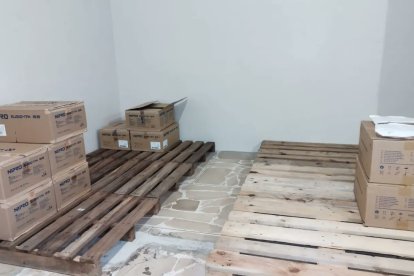 Las bodegas de las dializadoras lucen vacías, pues no tienen fondos para medicamentos.