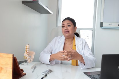 La doctora Paola Tixe explica las razones por las cuales debemos tomar sol y comer ciertos alimentos para poder tener la vitamina D.