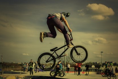 Adrenalina y piruetas se verán este fin de semana en el parque Guataná, en Cuenca.