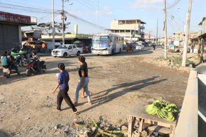 Varios residentes y visitantes afirman que pagan hasta por salir a trabajar.