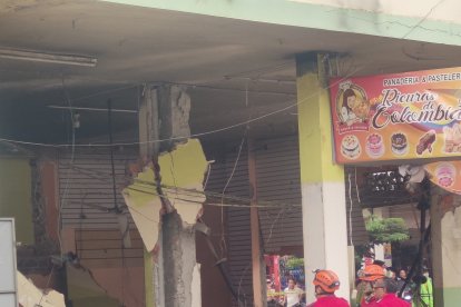 Una docena de socorristas acudió al auxilio tras el estallido.