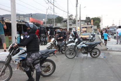 La Policía llegó al sitio de la balacera.