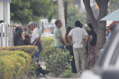 Familiares del fallecido llegaron a la morgue para retirar su cuerpo.