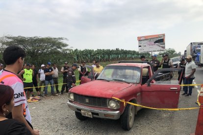 La camioneta en que iban las víctimas.