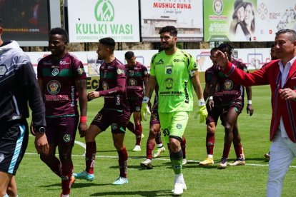 Jorge Pinos (c) es el golero titular de Mushuc Runa, actual líder de la segunda etapa de la LigaPro.