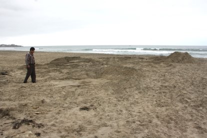 Maquinarias del Municipio de Salinas cubrieron el orificio.