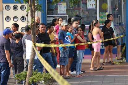 El hecho causó alarmó a las personas que se encontraban cerca a la escena del crimen.