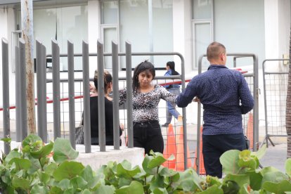 La esposa, suegra y primo del militar asesinado llegaron a la morgue para retirar su cadáver.