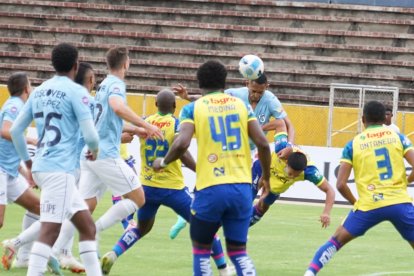 Católica y Gualaceo se midieron en Quito.