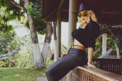 Mafer Vargas, alcaldesa de Simón Bolívar, es elogiada por su sensualidad.