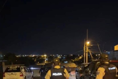 Miembros de la Policía Nacional realizan las respectivas investigaciones.