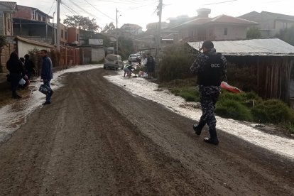 Deslizamientos de tierra generan preocupación en Rayoloma.