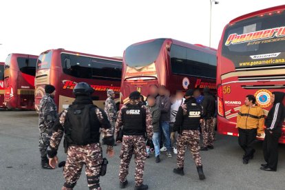 Los presos fueron trasladados en buses interprovinciales, que fueron destinados para esta operación.