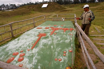 En Cochasquí, vía a Tabacundo, se conservan las tolitas de las culturas ancestrales. También es parte de la Mitad del Mundo.