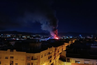En redes sociales, usuarios compartieron imágenes de cómo se habría visto desde lo alto  el fuego.