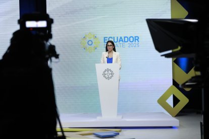 Luisa González en el debate presidencial.