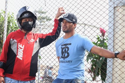 El hombre que halló a la pareja asesinada estaba consternado.