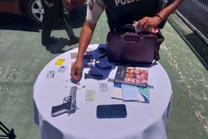 El hombre tenía armas de fuego y armas blancas.