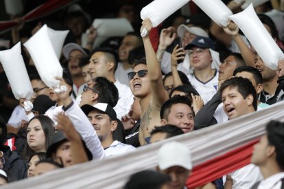 Los hinchas de Liga de Quito han regresado a los graderíos del estadio Rodrigo Paz Delgado.