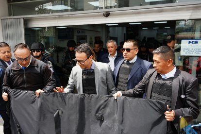 Frente a Christian Zurita fue colocada una cortina de blindaje.