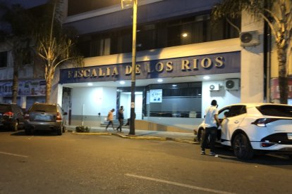 Enterados del crimen, funcionarios de la Fiscalía Provincial abandonaron la dependencia.