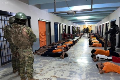 Los pabellones 7, 8 y 9 están bajo el control de la banda de los Lobos.