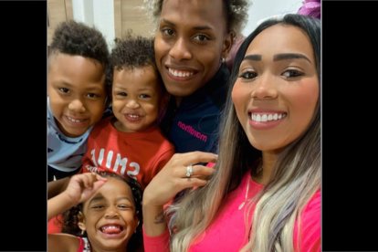 Joao junto a su esposa Gabriela Barrera y sus hijos Dylan, Anaysha y Liam.