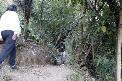 Un pequeño sendero los conecta con la zona de un puente peatonal.