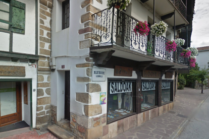 Exterior de residencia de la víctima. Numero 3, calle Alzate de Bera, Navarra, España