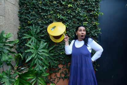 Ana Buljubasich y la tapa de un inodoro la convirtió en un adorno y hasta se lo han querido comprar.