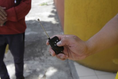 Con estos dispositivos los vecinos pueden activar la alarma a varios metros de distancia.