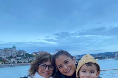 Imagen tomada en su último viaje con Estefanía y su nieto de cuatro años.