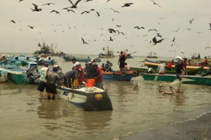 Un grupo de pescadores habría sido atacado por criminales frente al sector conocido como Plazoleta, en General Villamil Playas. Imagen referencial.