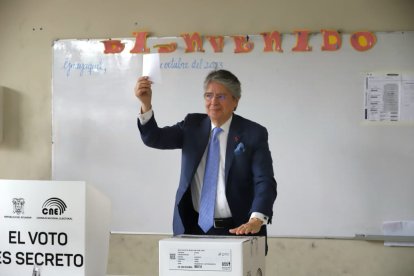 Guillermo Lasso sufragó en Guayaquil.