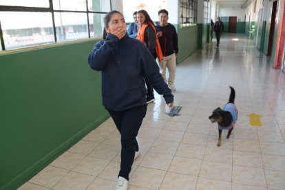 Algunos ciudadanos fueron acompañados a sufragar por sus 