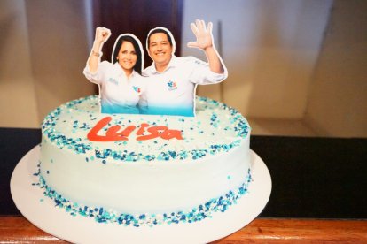 La torta que le prepararon sus simpatizantes.