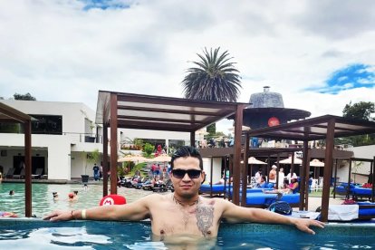 A Kevin le gustaba jugar fútbol y también la natación.