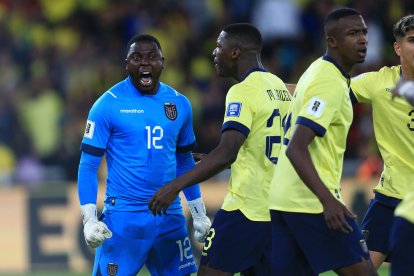 Moisés Ramírez atajó un penal para Ecuador.