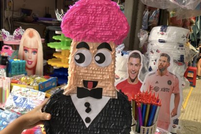 Piñas de todo tipo para fiestas y celebraciones para el 31 de octubre.