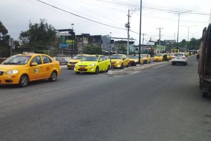 Taxistas despidieron a Darwin Gualpa.