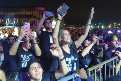 Cientos de fanáticos disfrutaron del concierto.