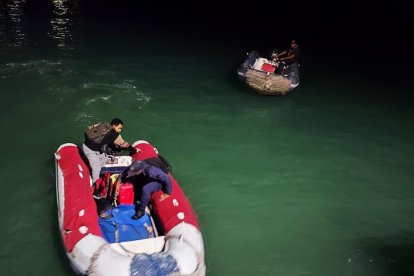 El personal rescatado fue llevado hasta el muelle de San Cristóbal.